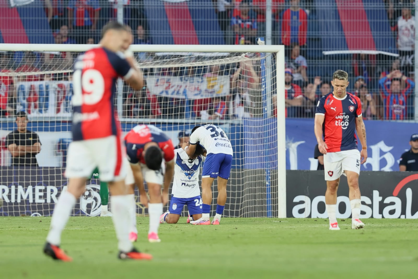 cerro-iba-ganando-comodamente,-pero-un-penal-y-expulsion-cambiaron-su-suerte