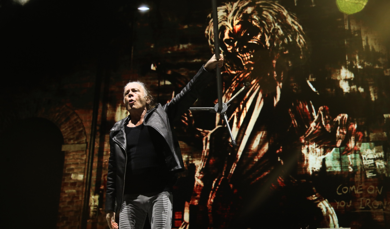 el-estadio-nacional-se-tino-de-rojo-por-iron-maiden-y-dickinson-ondeo-la-bicolor