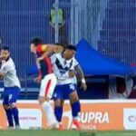 (video)-para-el-arbitro,-este-roce-fue-“juego-brusco-grave”-y-echo-a-lucas-quintana