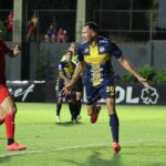 el-guma-perdio-ante-el-triki-y-olimpia-se-queda-solito-en-la-punta