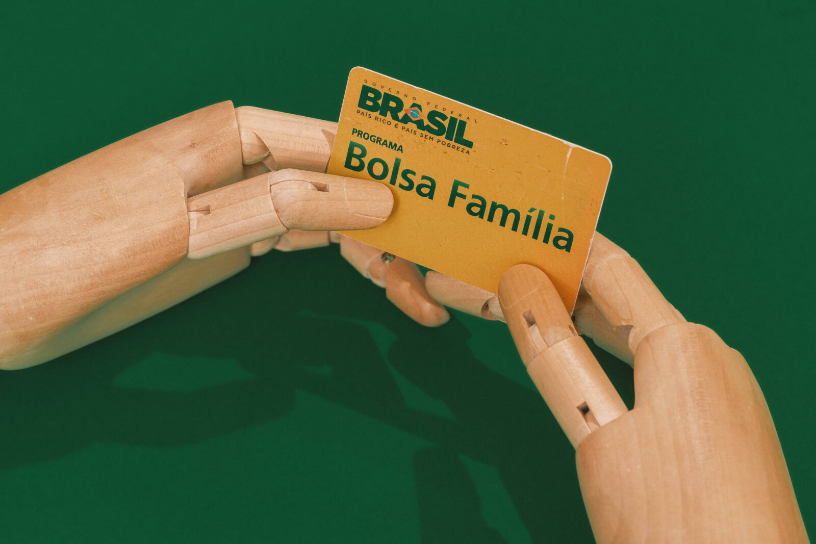 bolsa-familia-com-reajuste-de-15%-comeca-a-ser-pago-nesta-segunda-feira;-veja-calendario