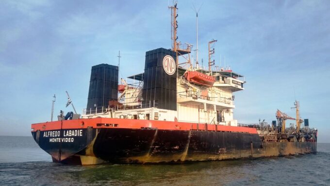 puerto-de-montevideo-se-quedo-otra-vez-sin-dragado-de-la-anp:-maquinas-rotas-y-una-historia-que-se-repite