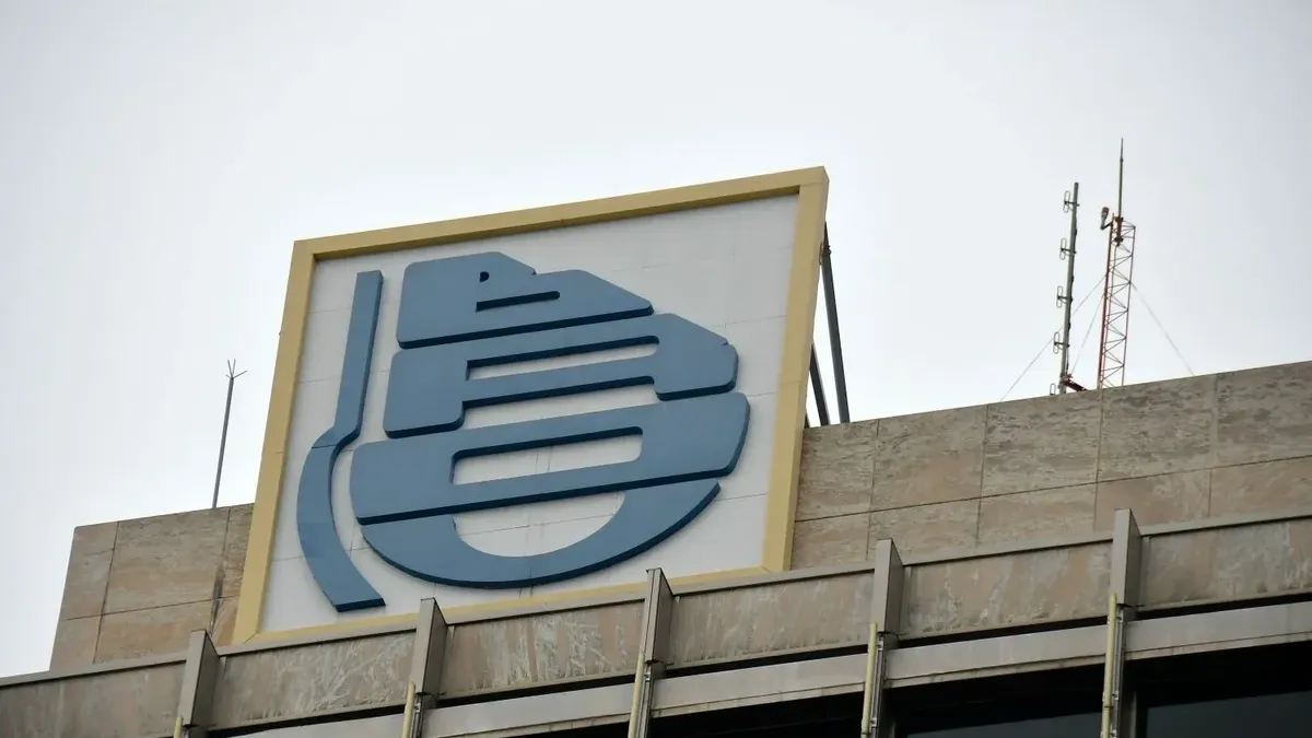 llamado-laboral-de-brou-busca-administrativos-y-ofrece-sueldo-de-$60-mil:-mira-requisitos-y-como-anotarse