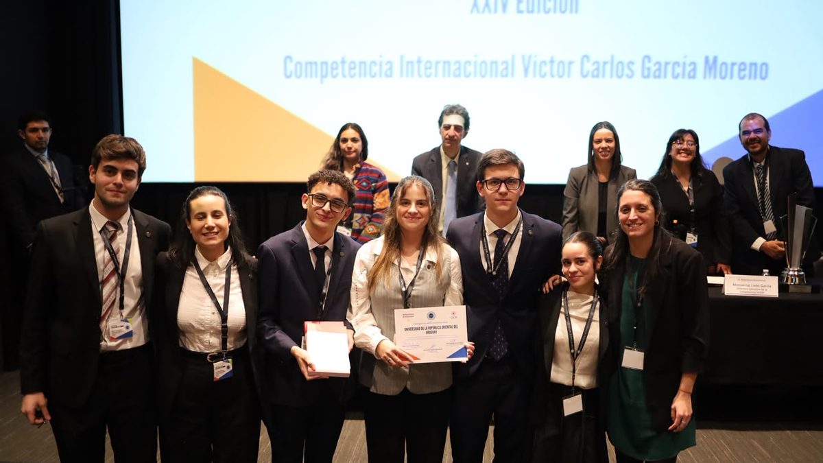 estudiantes-uruguayos-hicieron-historia-en-una-prestigiosa-competencia-internacional-de-derecho:-fueron-subcampeones-y-arrasaron-con-los-premios