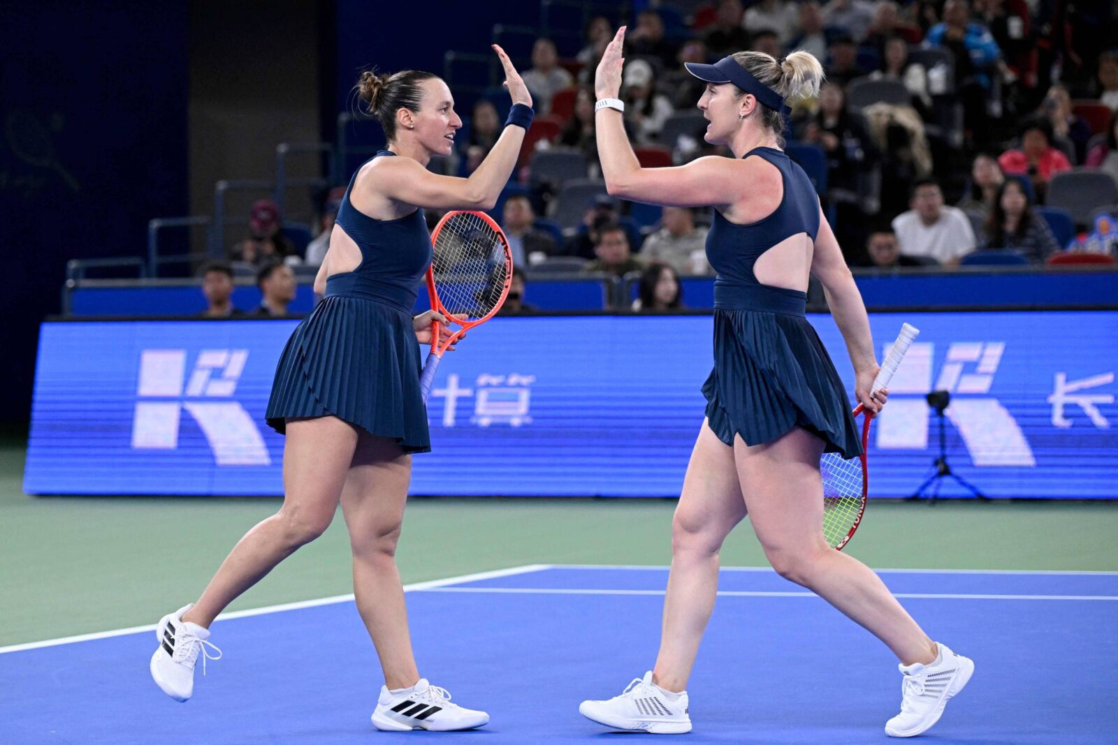 luisa-stefani-e-canadense-assumem-lideranca-do-ranking-de-duplas-apos-titulo-na-china