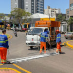com-melhora-do-tempo,-apucarana-intensifica-sinalizacao-viaria-no-centro-da-cidade