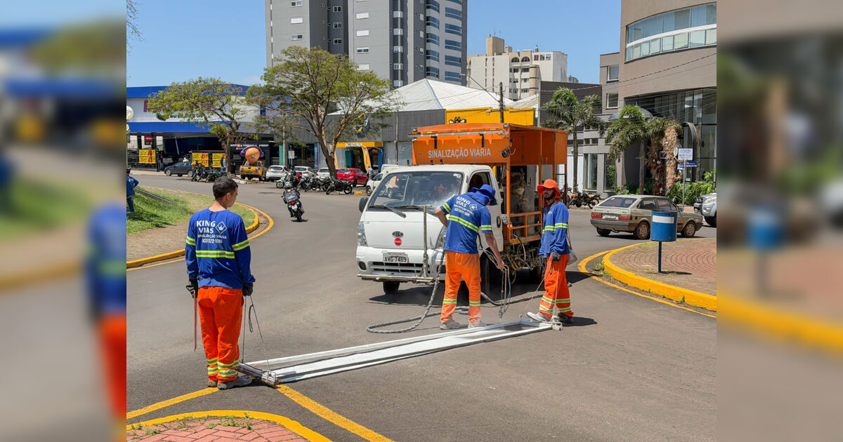 com-melhora-do-tempo,-apucarana-intensifica-sinalizacao-viaria-no-centro-da-cidade