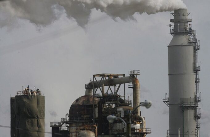 petroleo-wti-baja-a-usd-100.75-por-barril-ante-posible-alivio-de-sanciones-a-rusia