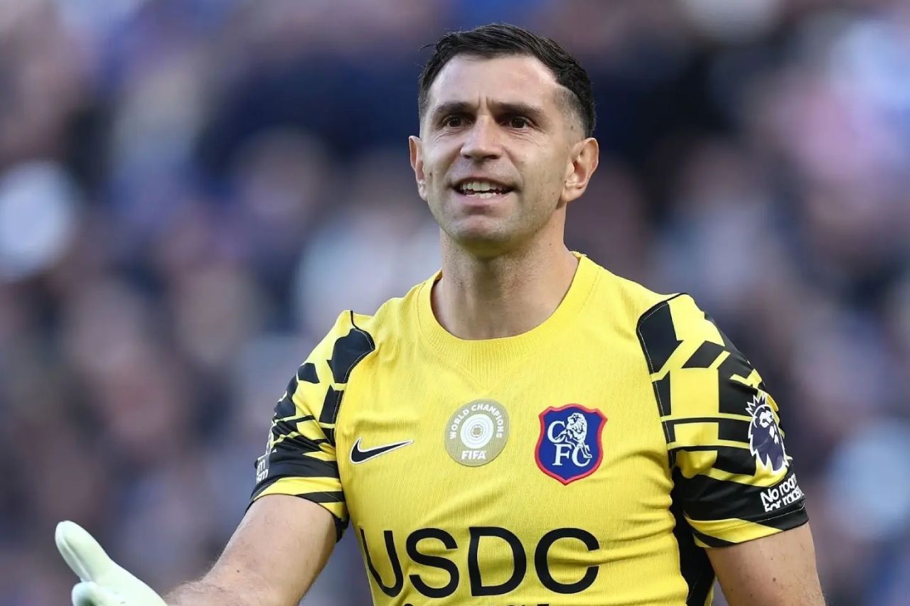 argentina-goalkeeper-‘dibu’-martinez-out-for-a-month-after-jaw-surgery