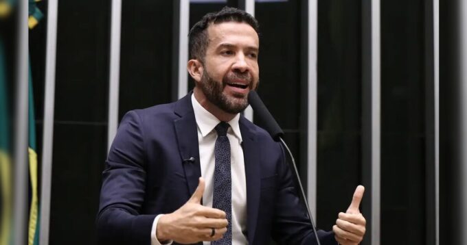 deputado-andre-janones-e-internado-com-arritmia-em-sao-paulo