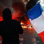 francia,-colapsada-y-sin-control-de-las-protestas:-radiografia-de-un-fin-de-semana-de-violencia-extrema-y-saqueos