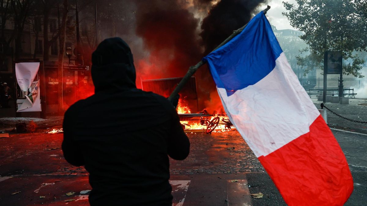 francia,-colapsada-y-sin-control-de-las-protestas:-radiografia-de-un-fin-de-semana-de-violencia-extrema-y-saqueos
