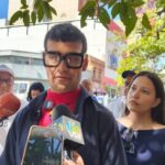 el-estudiante-de-comunicacion-social-jonathan-carrillo-exige-libertad-plena-frente-al-palacio-de-justicia