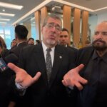 arevalo-acude-al-velorio-de-solorzano-foppa-y-asegura-que-gobierno-colabora-para-esclarecer-el-caso