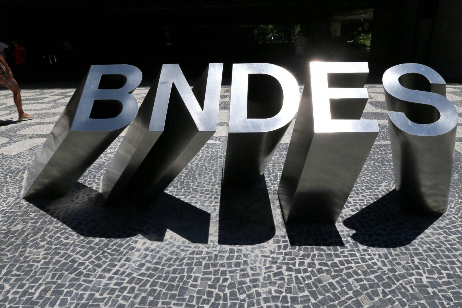 analistas-esperam-bndes-mais-enxuto-em-eventual-governo-flavio-bolsonaro