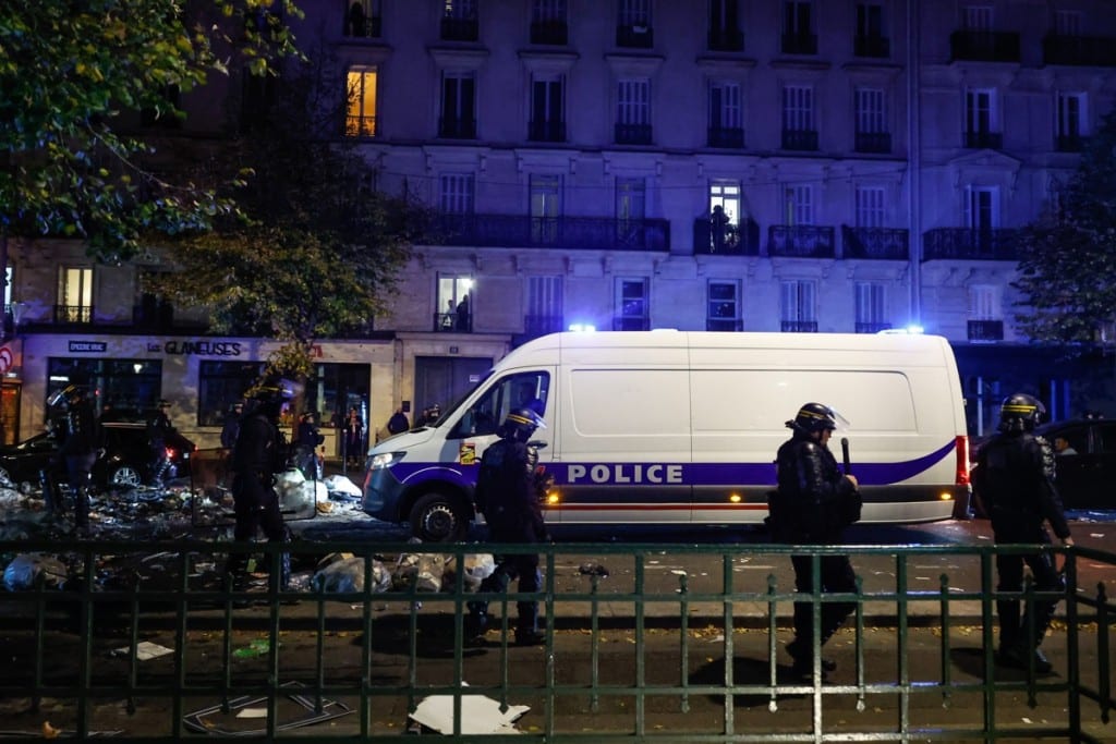 francia-adopta-toques-de-queda-en-paris-y-mas-ciudades-para-atajar-disturbios-y-saqueos