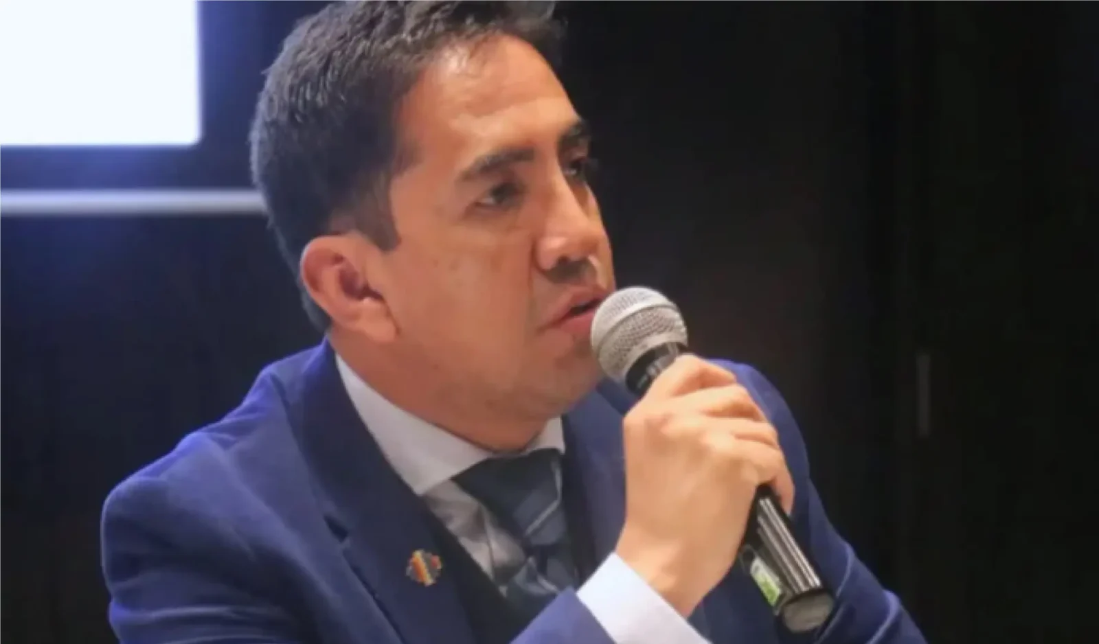 ministro-niega-anticipo-de-que-habra-incremento-salarial