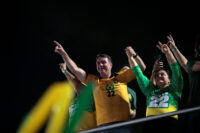 flavio-bolsonaro-promete-br-319-e-apoio-contra-queimadas-em-manaus
