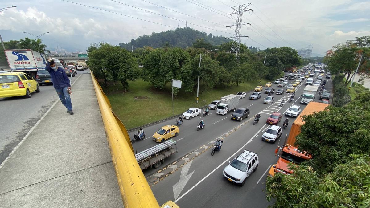 pico-y-placa-en-medellin-para-el-martes-20-de-octubre-de-2026:-estos-son-los-carros,-motos-y-taxis-con-restriccion