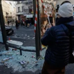 macron-pide-condenar-la-violencia-y-culpo-a-la-“ultraizquierda”-por-masivas-protestas-en-francia