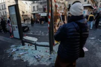 macron-pide-condenar-la-violencia-y-culpo-a-la-“ultraizquierda”-por-masivas-protestas-en-francia