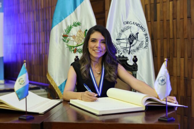claudia-paredes-galardona-por-«integridad»-a-jueza-cuestionada-por-incumplir-requisitos-para-ascender