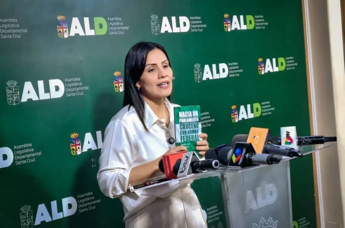 presentan-el-libro-“hacia-un-parlamento-cruceno-con-rumbo-federal”