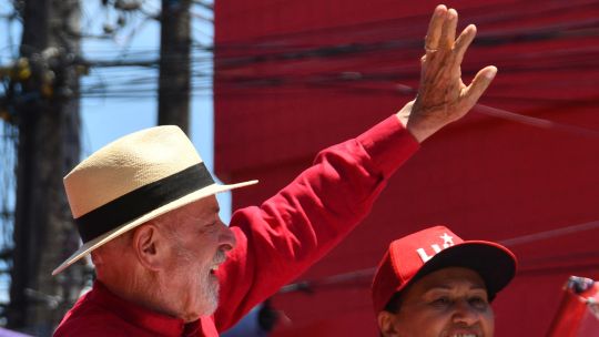 with-selfies-and-squats,-brazil’s-lula-fights-for-one-last-comeback