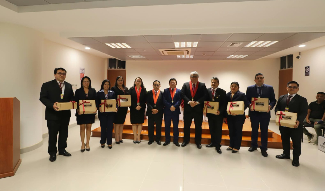 corte-superior-de-justicia-de-sullana,-tras-concurso-publico,-incorpora-ocho-servidores-jurisdiccionales-y-administrativos-al-regimen-laboral-728