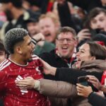mira-el-nuevo-gol-de-ronald-araujo-para-liverpool-ante-villarreal-por-la-champions-league-y-su-abrazo-con-los-hinchas