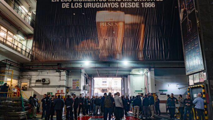fabricas-nacionales-de-cerveza-y-sindicato-firmaron-acuerdo-y-trabajadores-de-minas-se-incorporan-a-montevideo