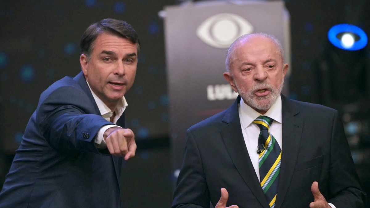 flavio-bolsonaro-supera-a-lula-por-poco-margen-en-nueva-encuesta-a-cinco-dias-de-las-elecciones-en-brasil:-que-dicen-los-ultimos-numeros