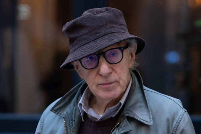 jeffrey-epstein-se-aproximou-de-woody-allen-para-retomar-prestigio,-diz-jornal