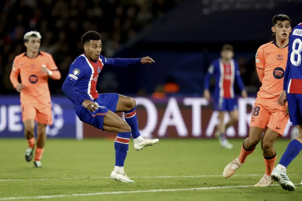 el-psg-impone-galones-de-campeon-ante-el-barcelona