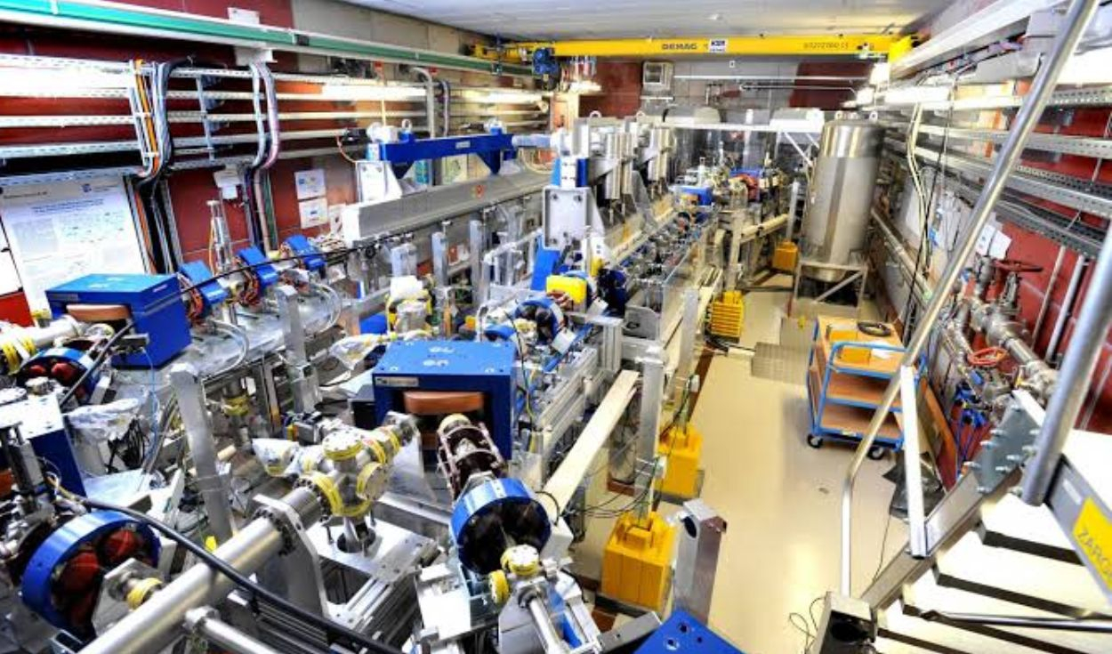 disparan-laseres-de-gran-potencia-contra-una-lamina-de-plastico-y-obtienen-10-billones-de-nanodiamantes-por-impacto-en-un-experimento-aleman
