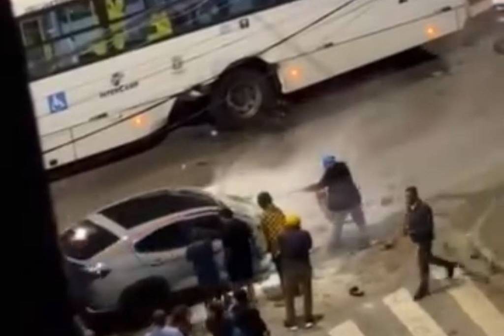 tres-jovens-morrem-apos-carro-bater-em-onibus-durante-suposto-racha-em-campinas-(sp)