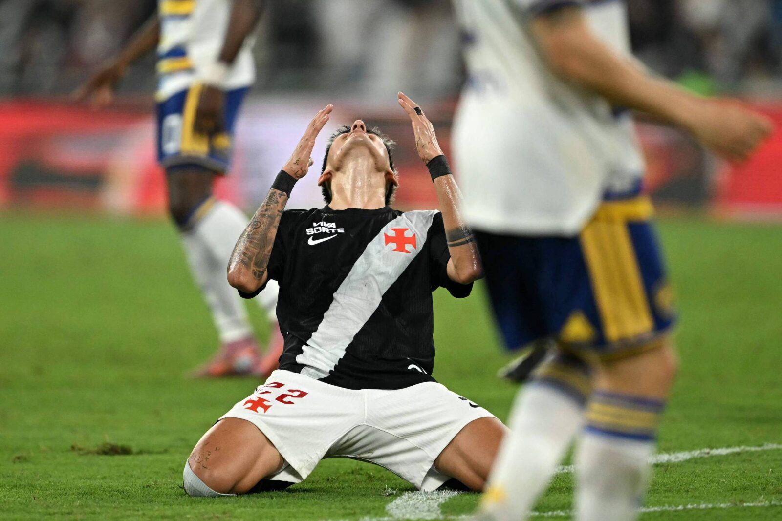 goleiro-falha-no-fim,-e-vasco-cai-diante-do-boca-juniors-no-maracana