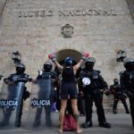 espriella-retira-itens-sobre-feminismo-e-direitos-lgbtqia+-de-museu-na-colombia