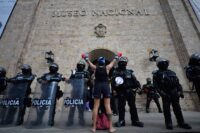 espriella-retira-itens-sobre-feminismo-e-direitos-lgbtqia+-de-museu-na-colombia