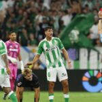 la-dura-sancion-al-uruguayo-facundo-bernal-por-sus-dos-cabezazos-a-lamine-yamal:-cuatro-partidos-pese-a-la-defensa-que-hizo-betis,-que-apelara-el-fallo