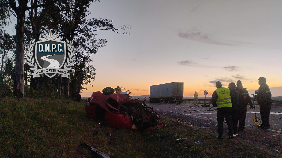 accidente-fatal-en-cerro-largo:-un-hombre-de-74-anos-murio-tras-chocar-de-frente-contra-un-camion-en-ruta-8