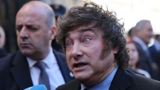 milei-rallies-for-spain’s-far-right-in-bid-to-oust-sanchez