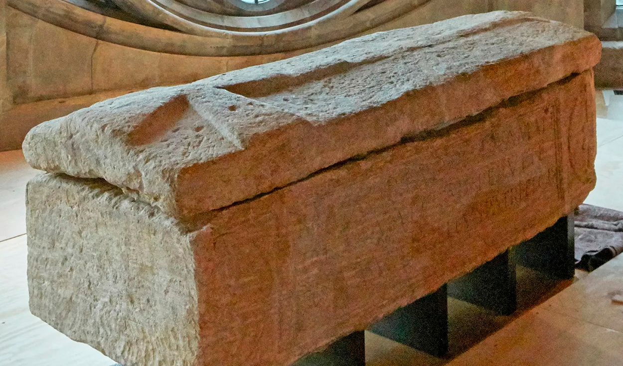 arqueologos-resuelven-el-misterio-de-un-esqueleto-medieval-enterrado-en-un-sarcofago-de-la-epoca-romana