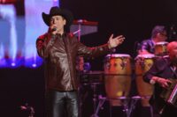 bobby-pulido:-el-cantante-que-busca-llegar-al-congreso-ganando-el-voto-de-los-latinos-que-apoyaron-a-trump