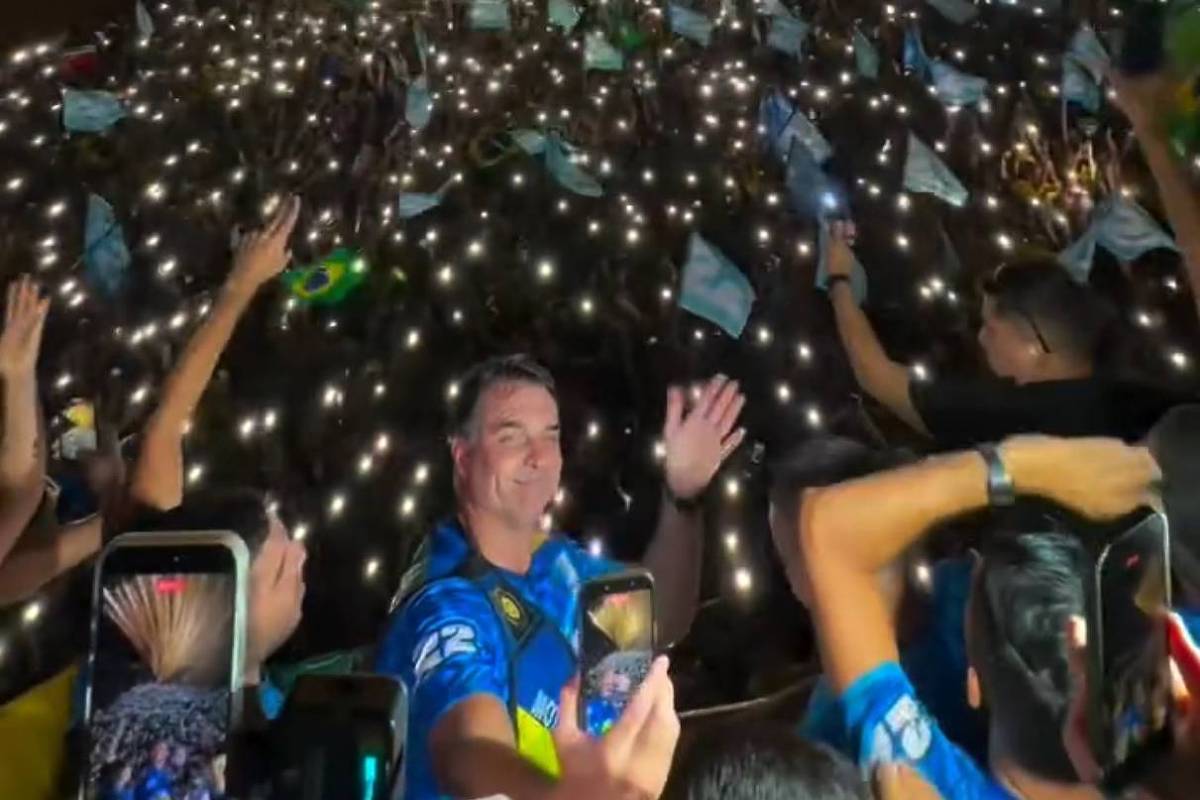 flavio-bolsonaro-pede-apoio-a-publico-lgbtqia+-em-ato-no-ce-e-diz-que-‘serao-sempre-bem-vindos’