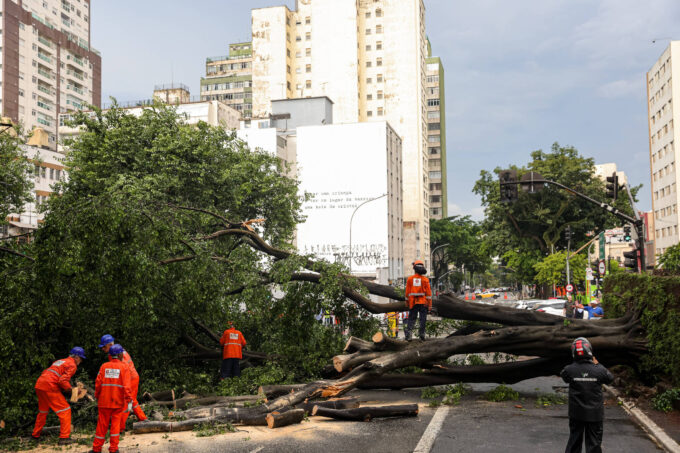 defesa-civil-coloca-sao-paulo-em-estado-de-atencao-para-chuvas-ate-sabado-(24)