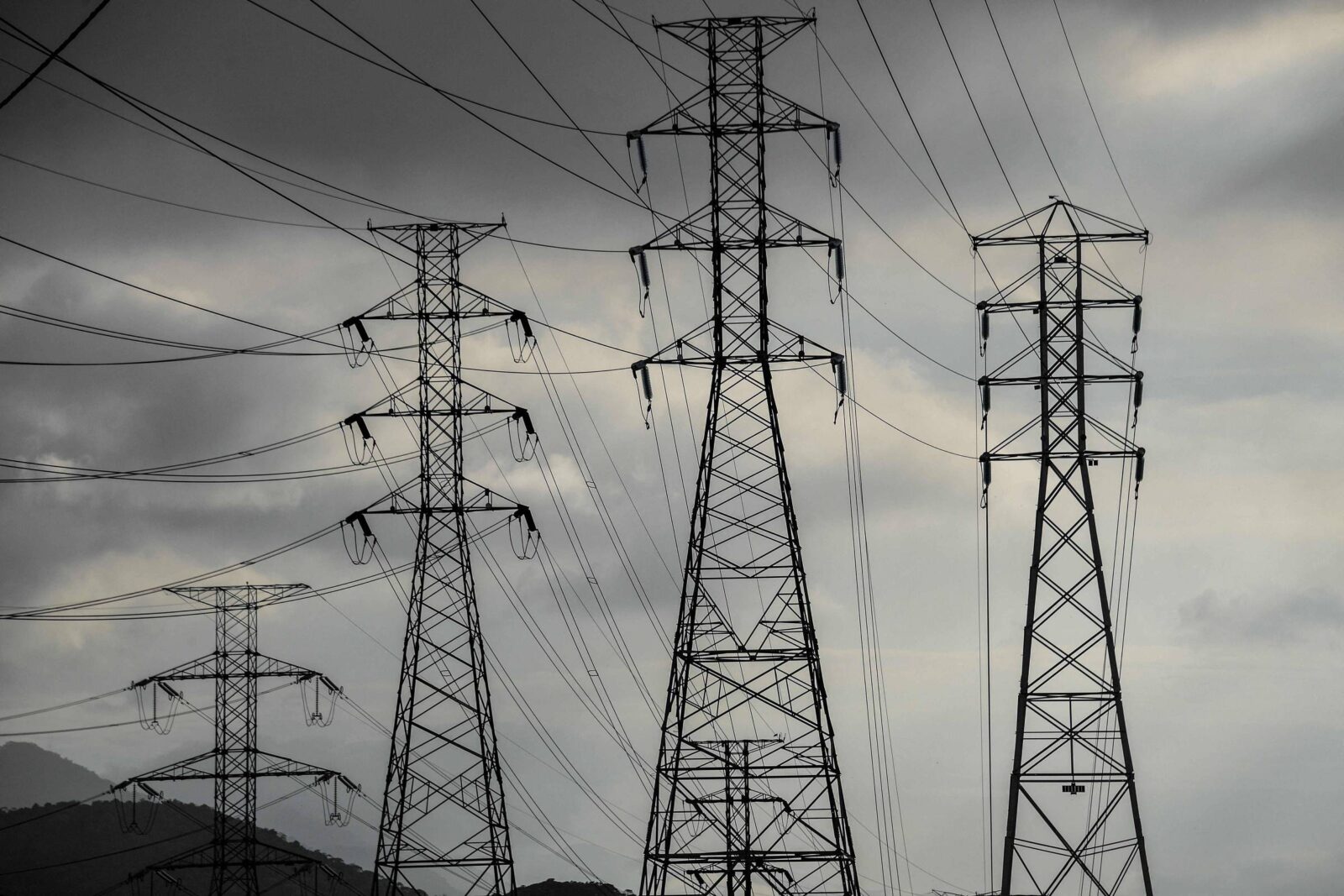 efeitos-do-el-nino-derrubam-mais-de-290-torres-de-energia-no-brasil-desde-julho