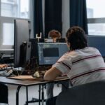 siete-de-cada-10-uruguayos-dicen-ser-felices-en-su-trabajo,-pero-mas-de-la-mitad-presentan-niveles-bajos-de-bienestar:-los-resultados-del-indice-de-felicidad-laboral-2026