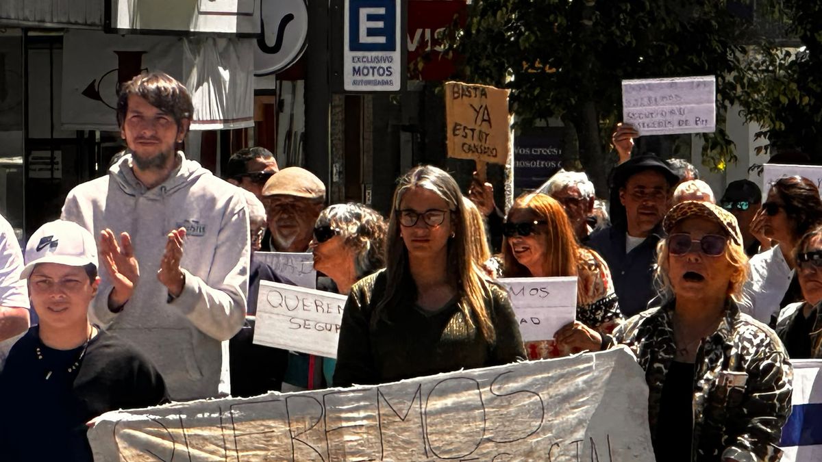trabajador-de-supermercado-apunalado-por-cuidacoche-motivo-marcha-por-seguridad-en-mercedes-y-reavivo-discusion-por-la-tarea:-“no-se-aguanta-mas”