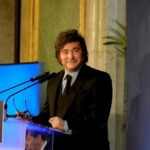 javier-milei-redobla-la-apuesta-frente-a-las-polemicas-en-espana-y-en-argentina:-“yo-voy-a-morir-con-las-botas-puestas”
